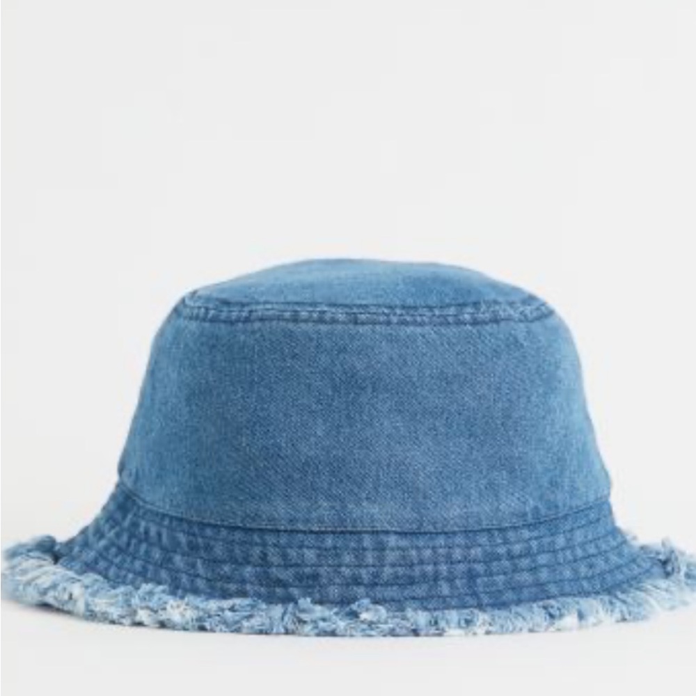 Cute and vintage denim bucket hat COME SHOP AT MY ALL WOMENS VINTAGE BOUTIQUE 💋